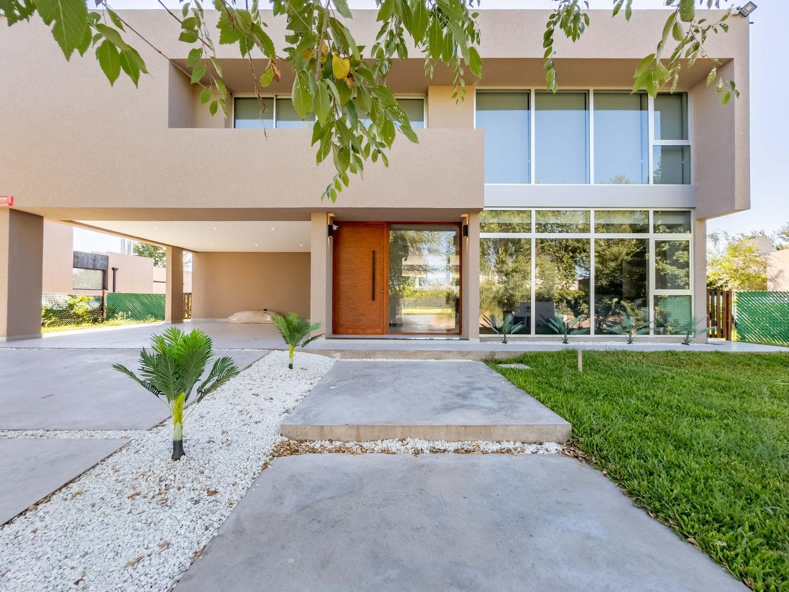 FOR SALE - 4-bedroom house with a pool, porch, and barbecue area - Aguadas neighborhood, Funes.
