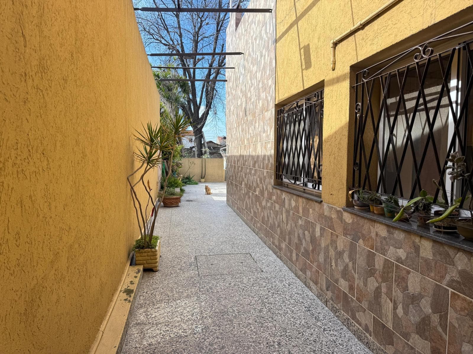 5-ROOM HOUSE FOR SALE WITH LARGE GARDEN/PATIO AND GARAGE - DOWNTOWN SAN JUSTO