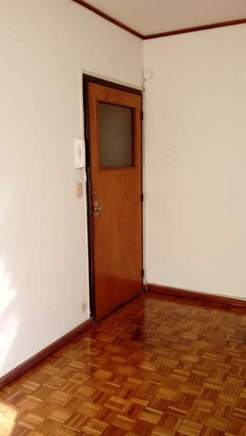 BRIGHT, UPPER-FLOOR OFFICE FOR SALE - SAN NICOLÁS - READY TO USE - SCHOOL OF ECONOMIC SCIENCES