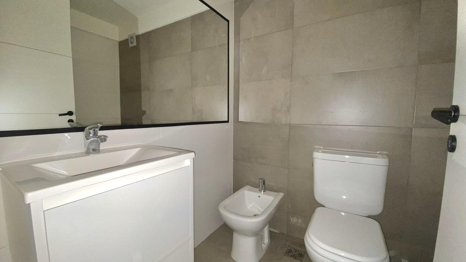 For Sale/Financing: Two-Bedroom Apartment with Balcony, Balcon. Martin