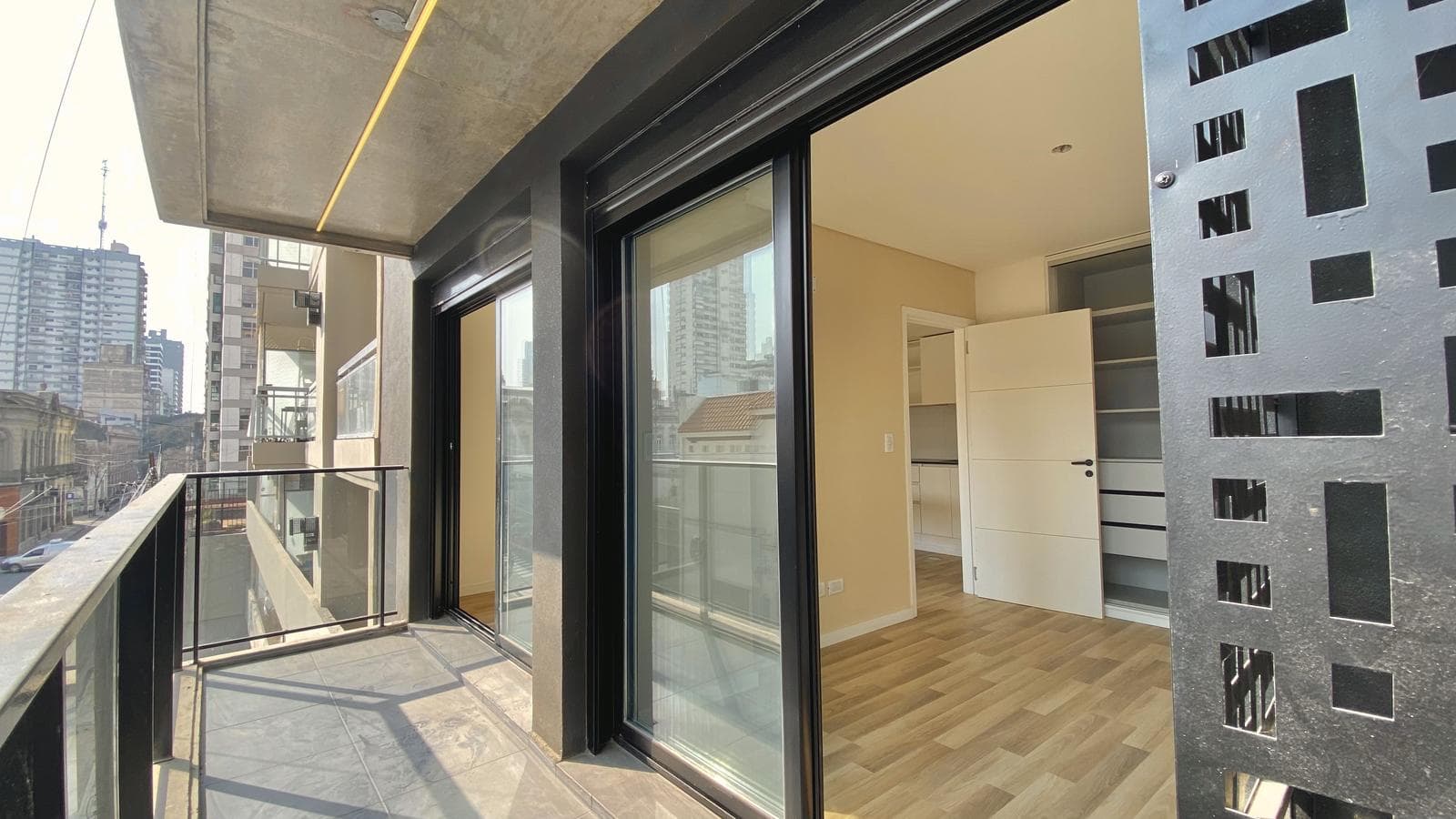 For Sale/Financing: Two-Bedroom Apartment with Balcony, Balcon. Martin