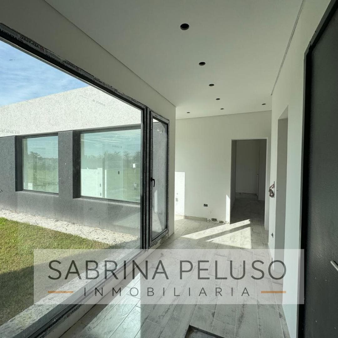 FOR SALE: 4-room house in Club de Campo La Elina, Luján Region
