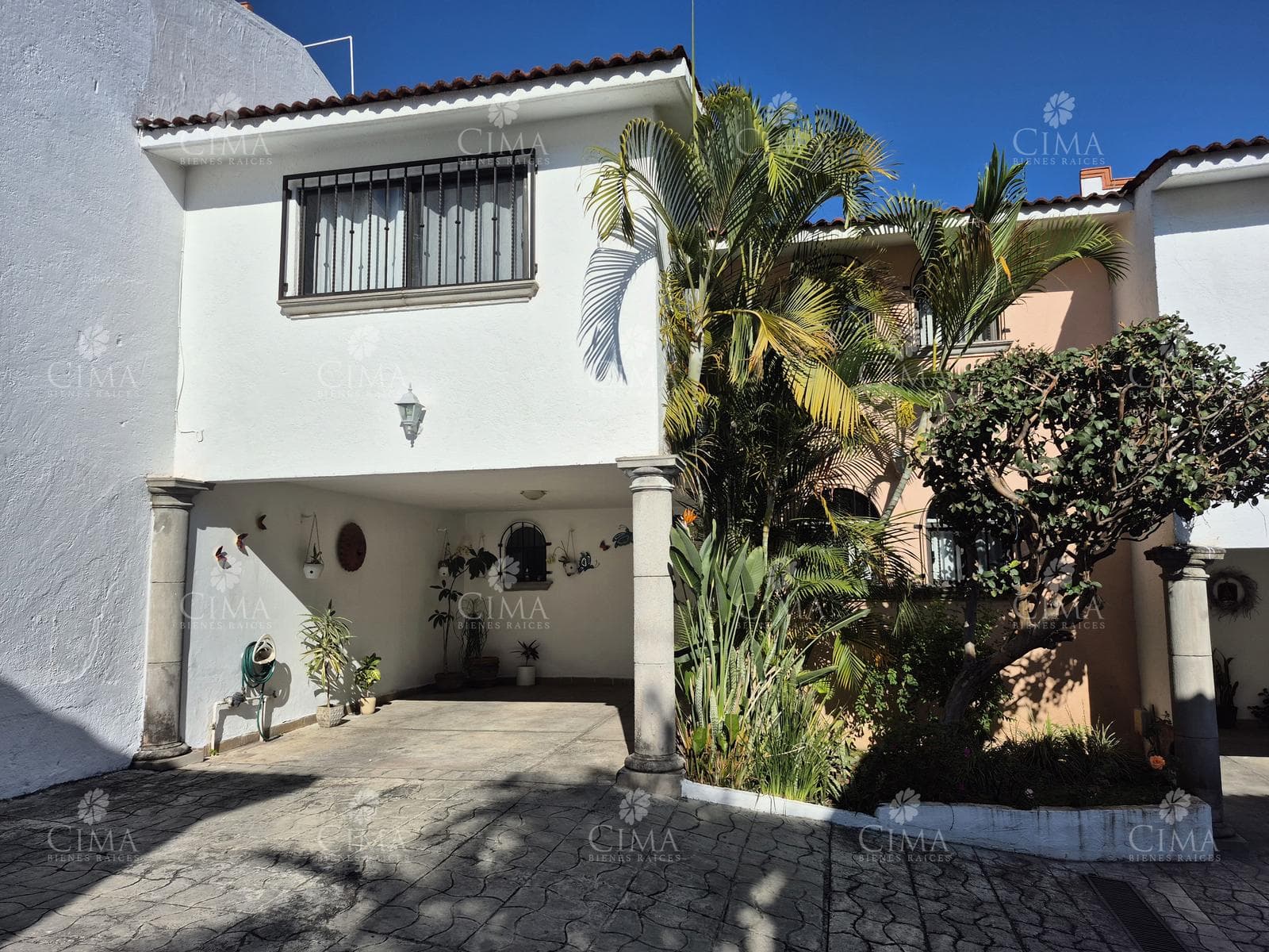 Renta casa en Fraccionamiento Lomas de Atzingo - R154