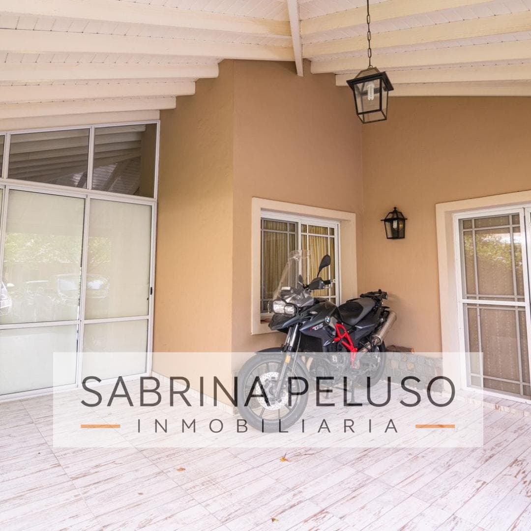 HOUSE FOR SALE IN THE EL CASCO MORENO NEIGHBORHOOD