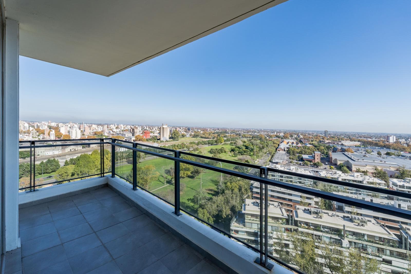 FOR SALE - Premium 1-Bedroom Apartment - With Parking Space - Puerto Norte, Rosario.
