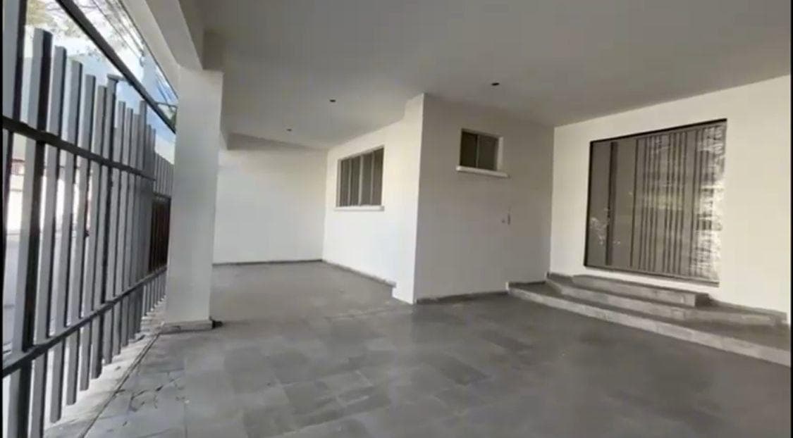HOUSE FOR SALE IN "CONTRY" IN MONTERREY, N.L. (Completely Remodeled)