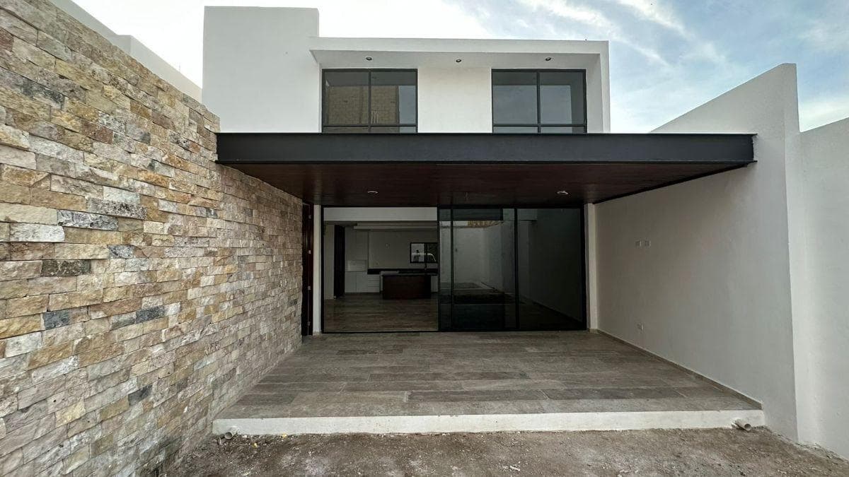 House in northern Mérida. Santa Gertrudis was packed