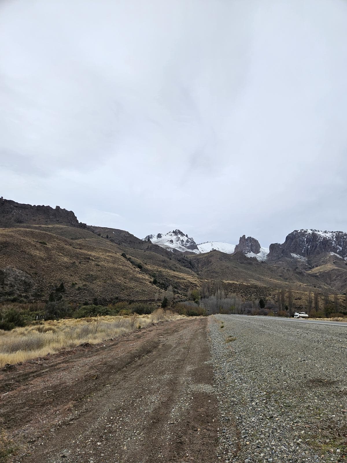 Farm for sale: 2 hectares with 532 meters of riverfront on the Limay River