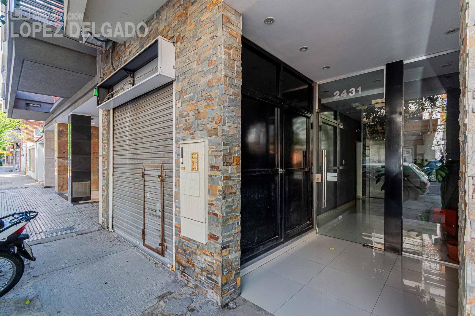 3-room apartment for sale with garage. Villa del Parque