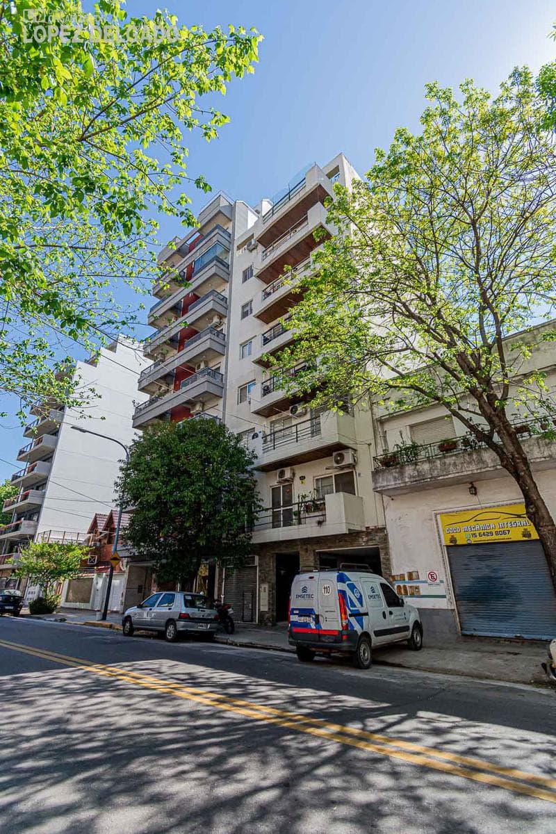 3-room apartment for sale with garage. Villa del Parque