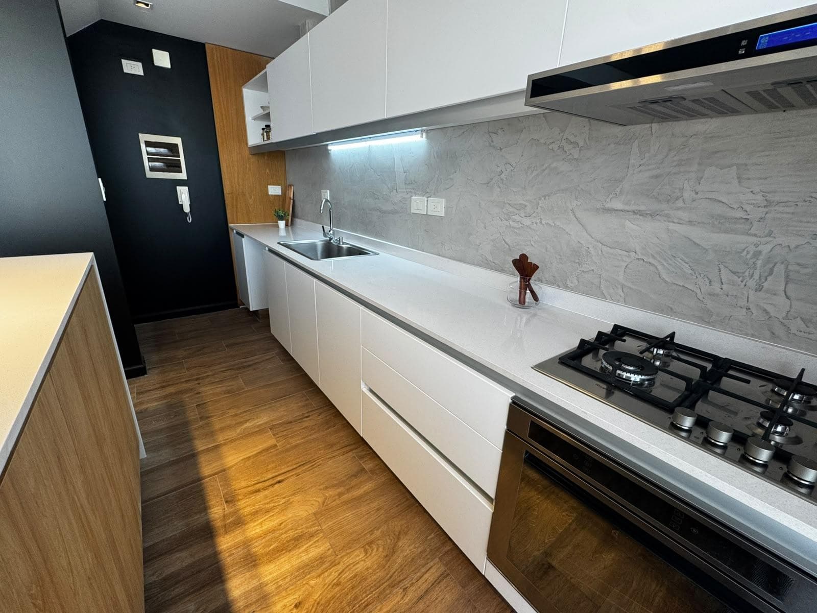 4-room duplex apartment for sale. Private terrace. Villa del Parque