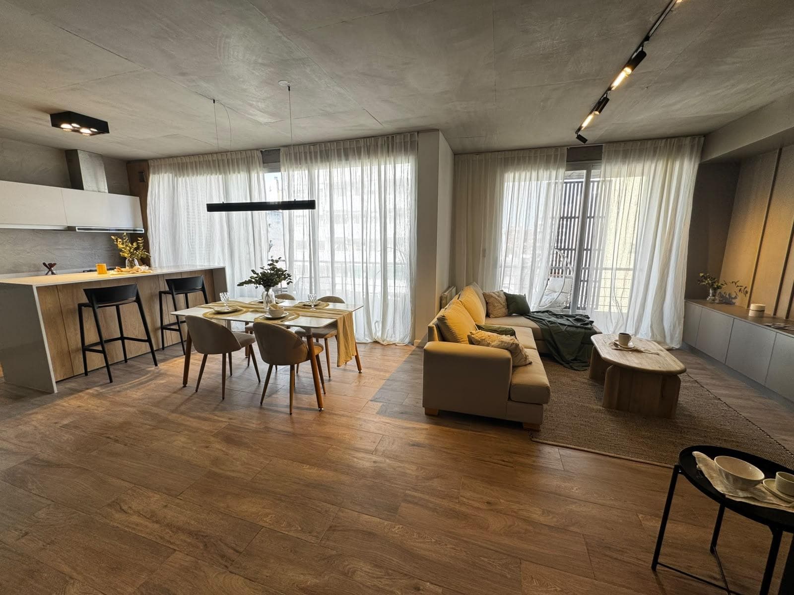 4-room duplex apartment for sale. Private terrace. Villa del Parque