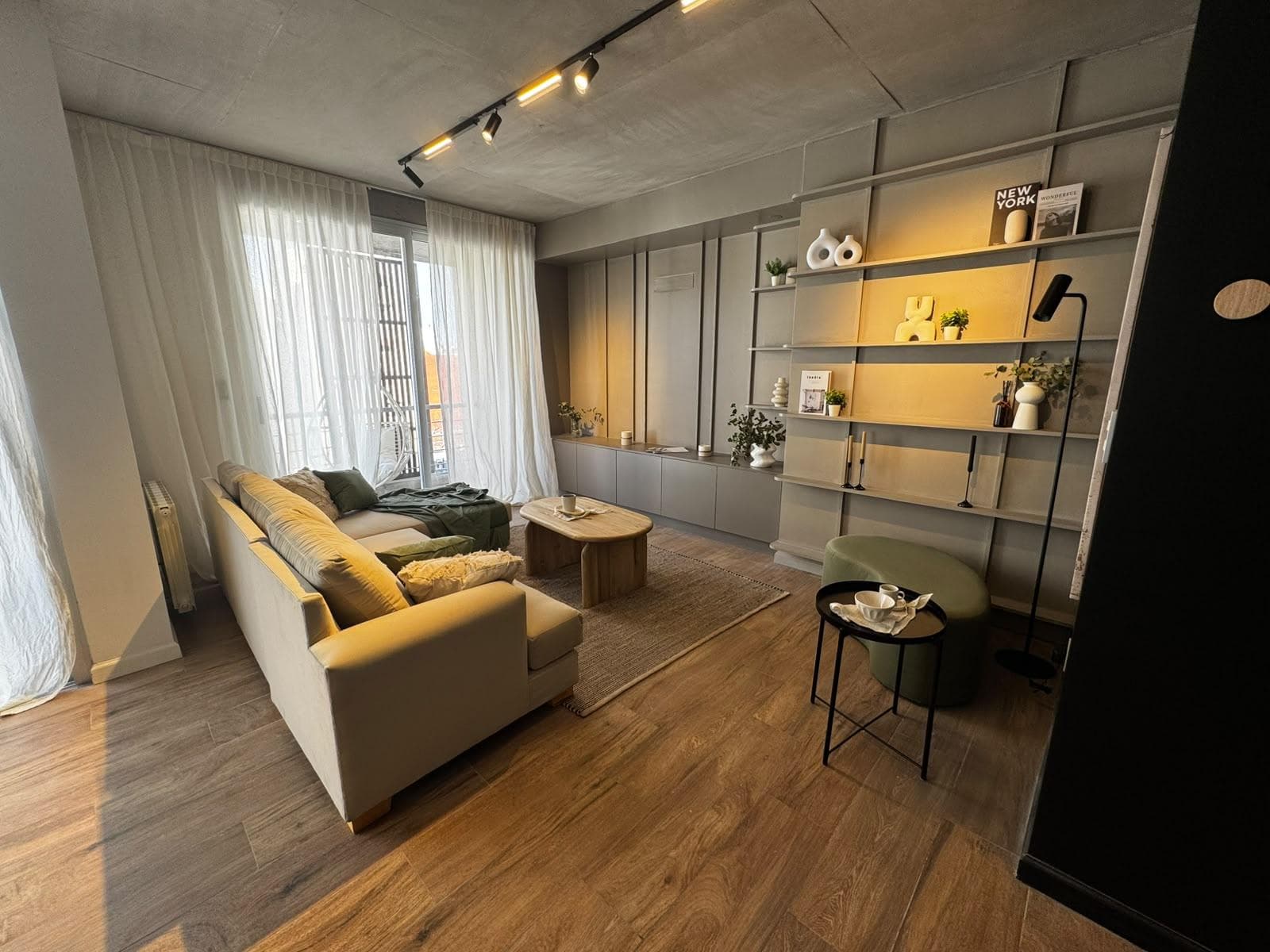 4-room duplex apartment for sale. Private terrace. Villa del Parque
