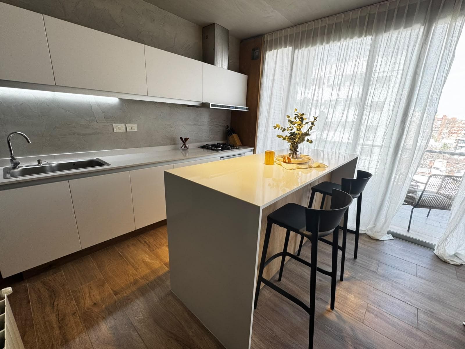 4-room duplex apartment for sale. Private terrace. Villa del Parque