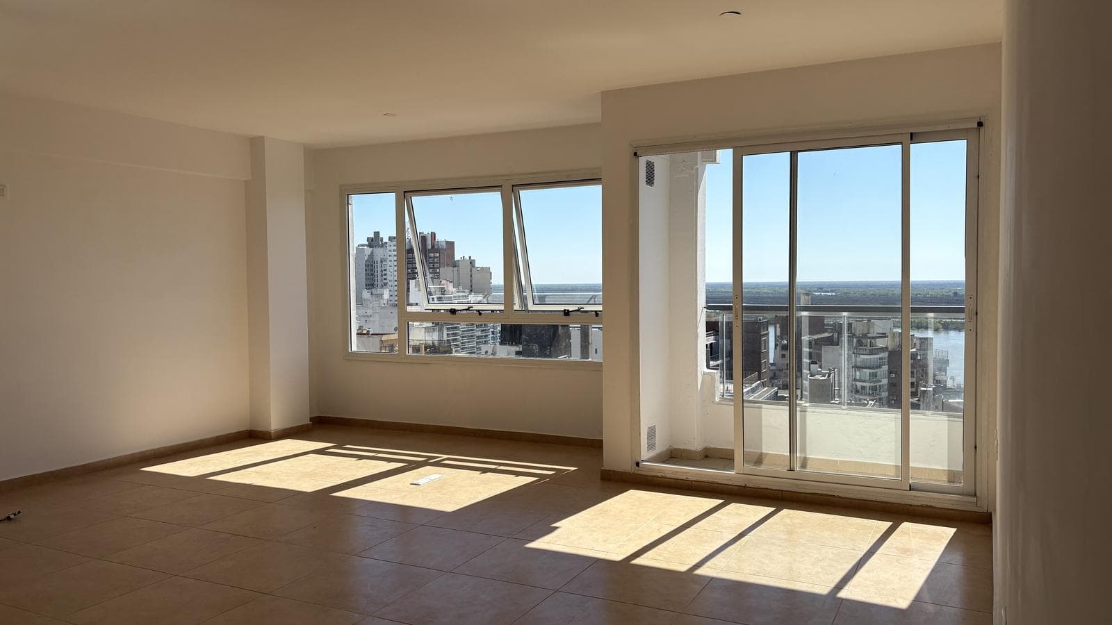 Loft Apartment for Sale: Divisible Half-Floor Unit with Unobstructed River View. Rosario