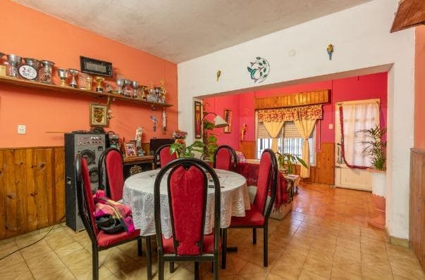 FOR SALE - 2-bedroom house with a green patio and covered garage - Villa Felisa, San Lorenzo.