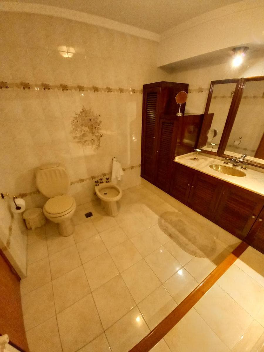 Chalet 6 ambientes sobre dos lotes Parque Luro