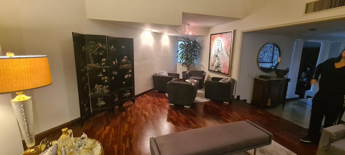 COLONIAL-STYLE HOUSE FOR SALE IN LA SIERRA