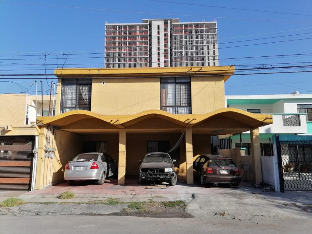 HOUSE FOR SALE IN MITRAS CENTRO