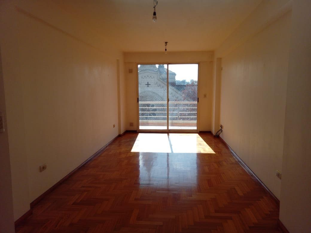 3-room apartment for rent, 2 full bathrooms, front-facing balcony, very bright