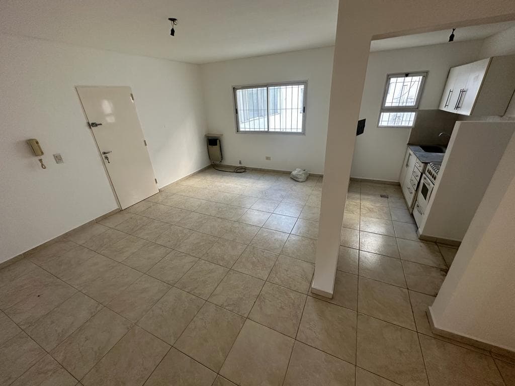 For Rent | Beautiful 2-Room Apartment with Uncovered Parking Space in Downtown Moreno (North Side) — On Rivadavia Street in the 300s