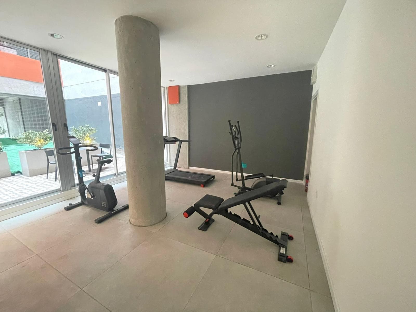 Studio Apartment for Rent with a Balcony in Downtown Montevideo.