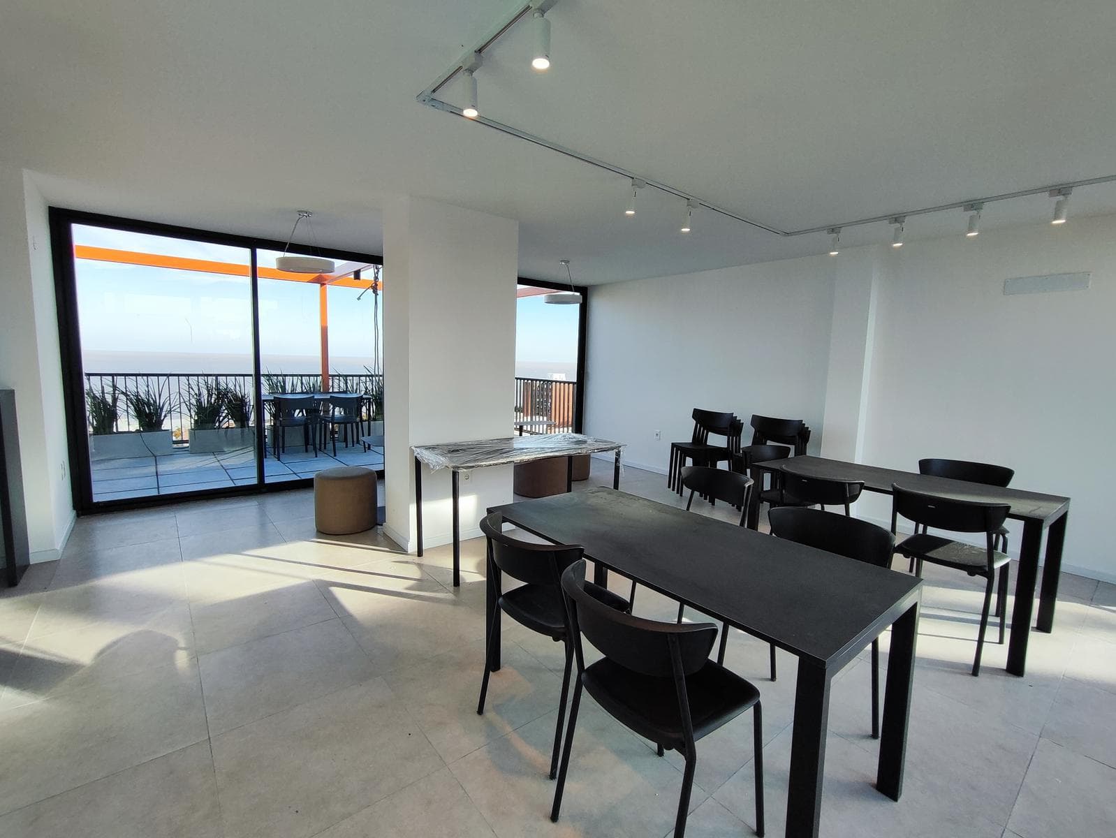 Studio Apartment for Rent with a Balcony in Downtown Montevideo.