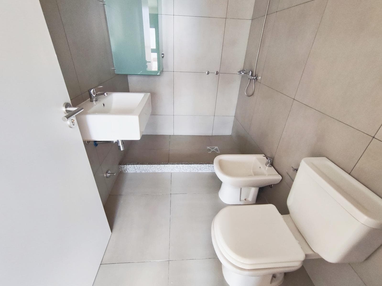 Studio Apartment for Rent with a Balcony in Downtown Montevideo.