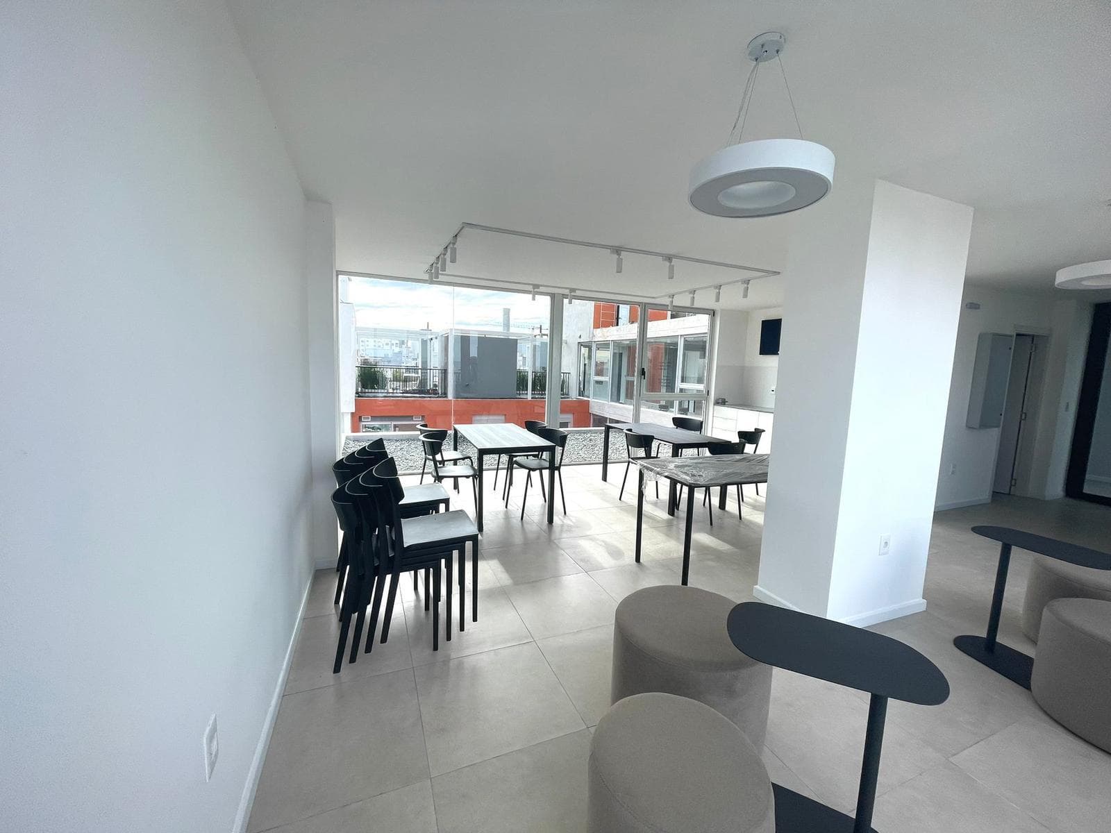 Studio Apartment for Rent with a Balcony in Downtown Montevideo.