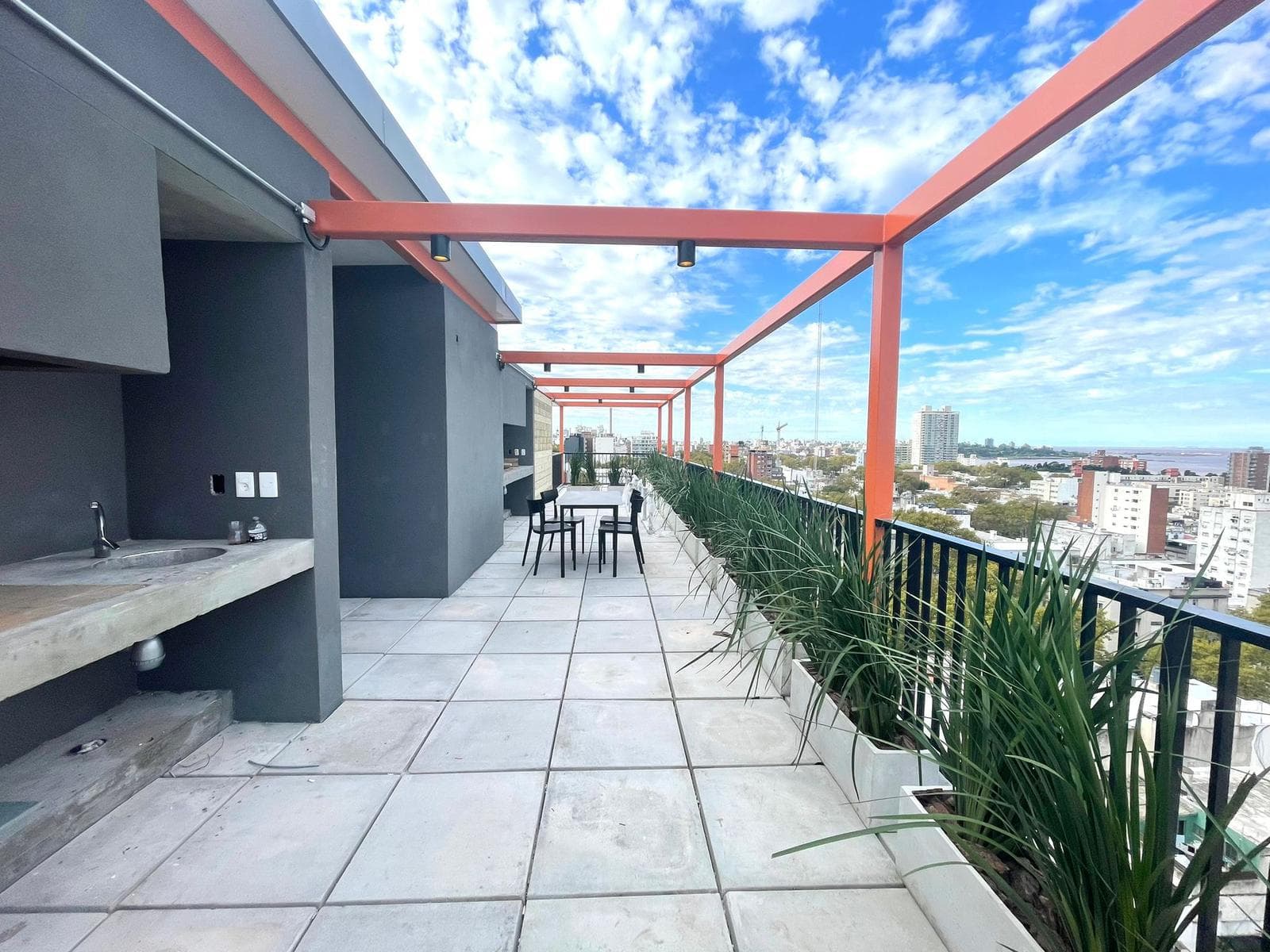 Studio Apartment for Rent with a Balcony in Downtown Montevideo.