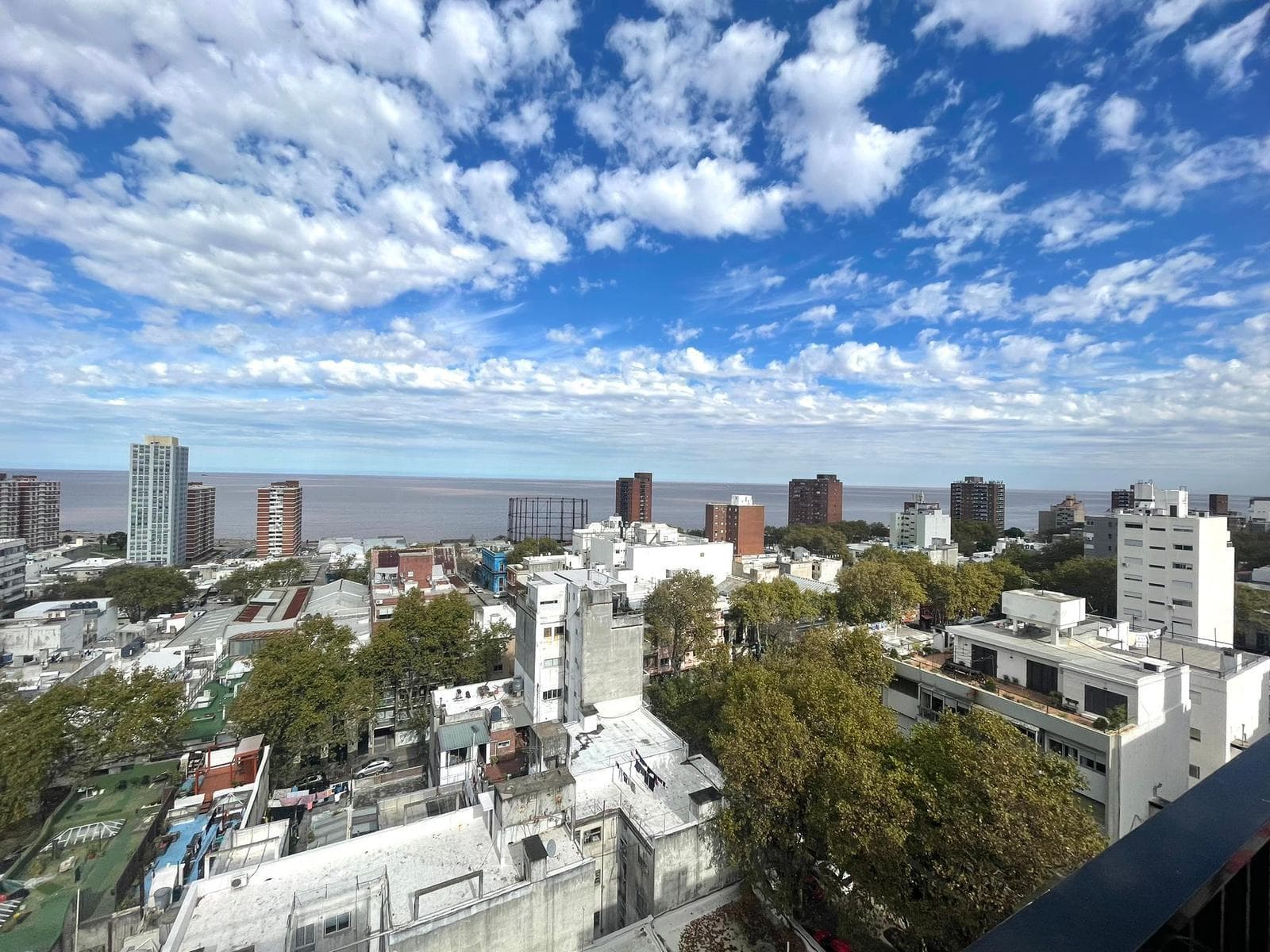 Studio Apartment for Rent with a Balcony in Downtown Montevideo.