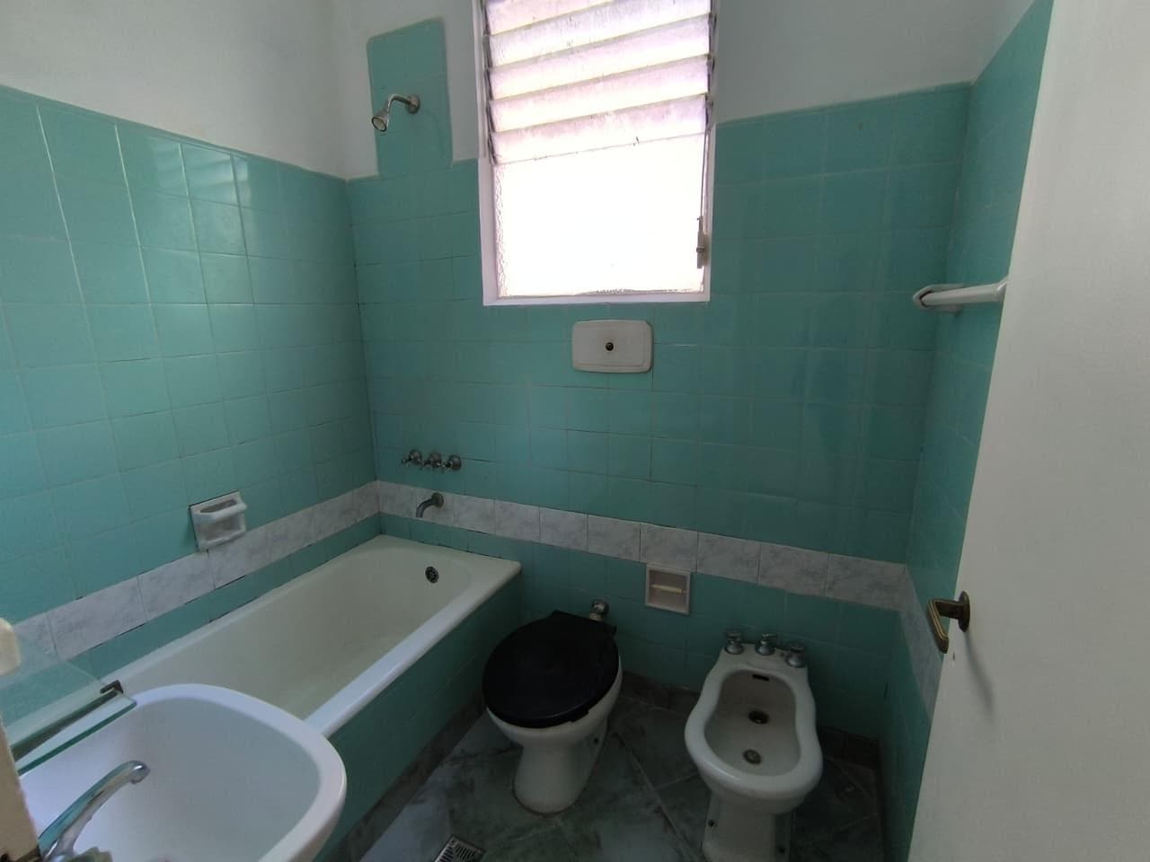 Apartment for rent: 2 small rooms, Billinghurst 1653, rear-facing, very bright