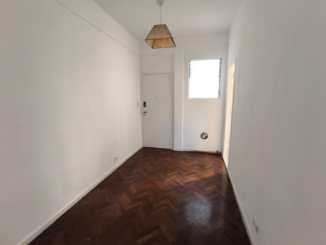 Apartment for rent: 2 small rooms, Billinghurst 1653, rear-facing, very bright