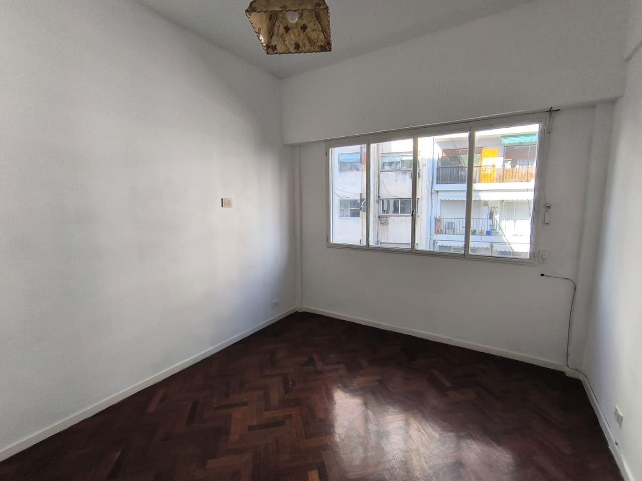 Apartment for rent: 2 small rooms, Billinghurst 1653, rear-facing, very bright