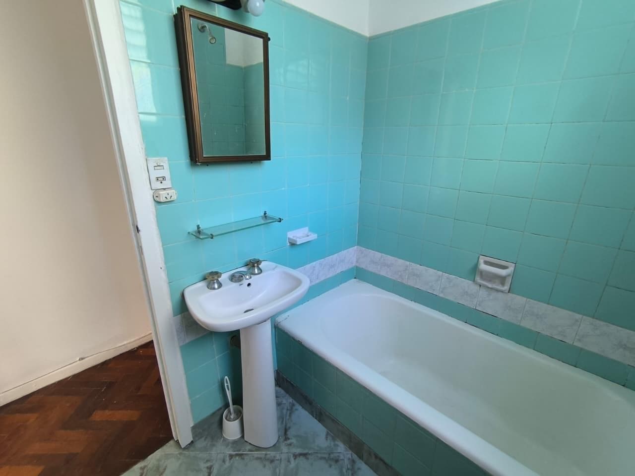 Apartment for rent: 2 small rooms, Billinghurst 1653, rear-facing, very bright