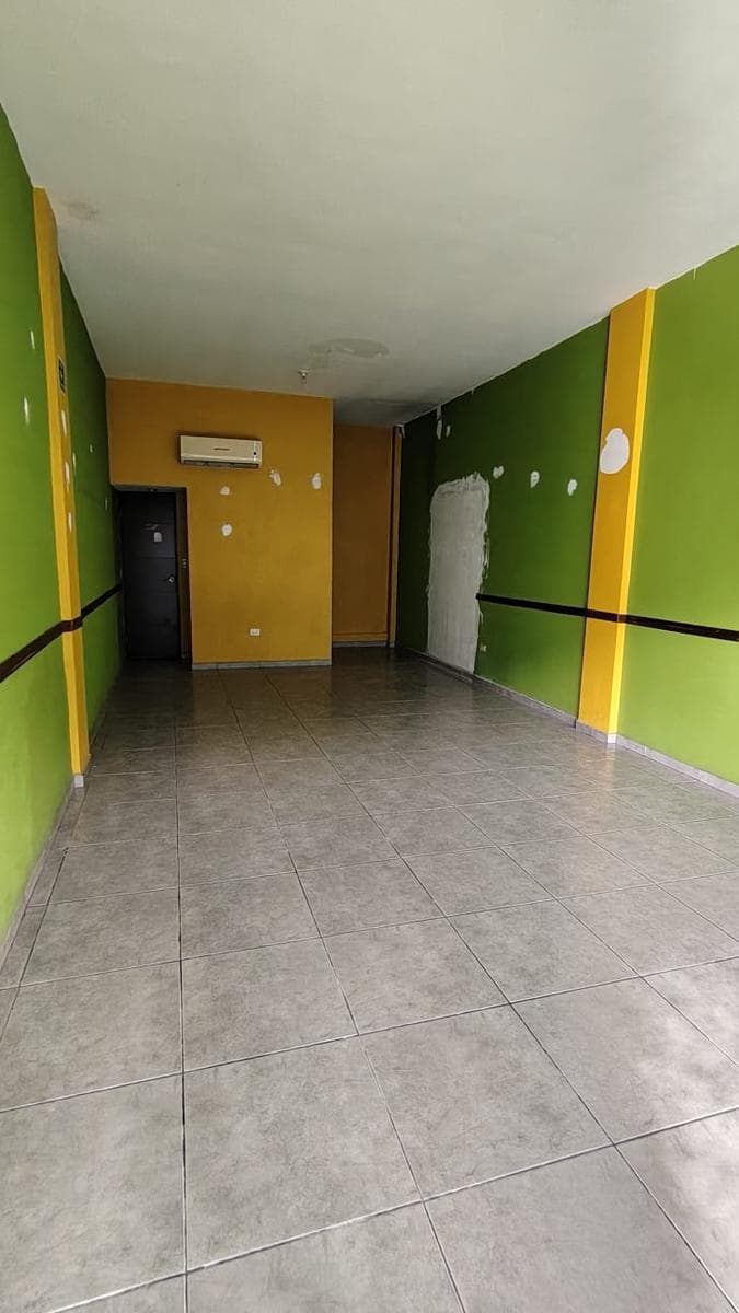 Commercial Space for Rent in the Shopping Center on Leones Street