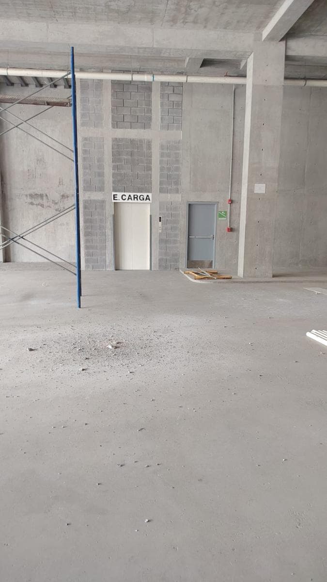 Commercial Space for Rent in the Cumbres Shopping Center