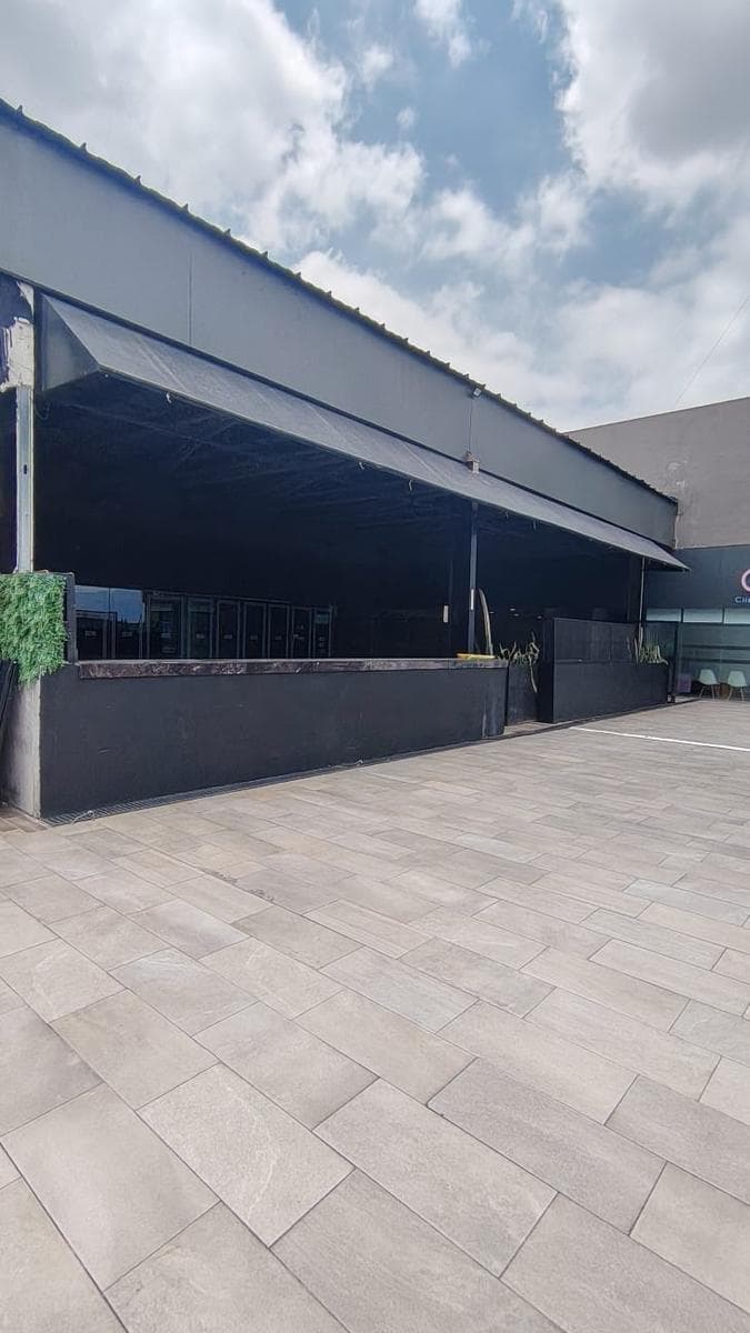Commercial Space for Rent in the Cumbres Shopping Center