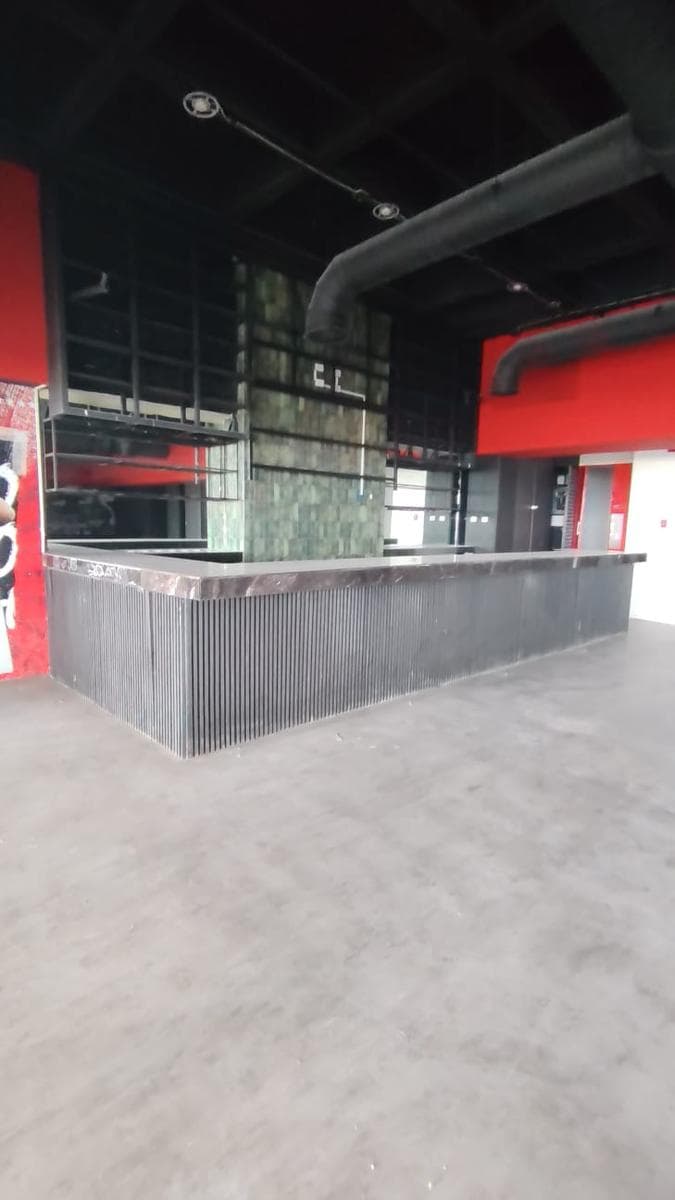 Commercial Space for Rent in the Cumbres Shopping Center