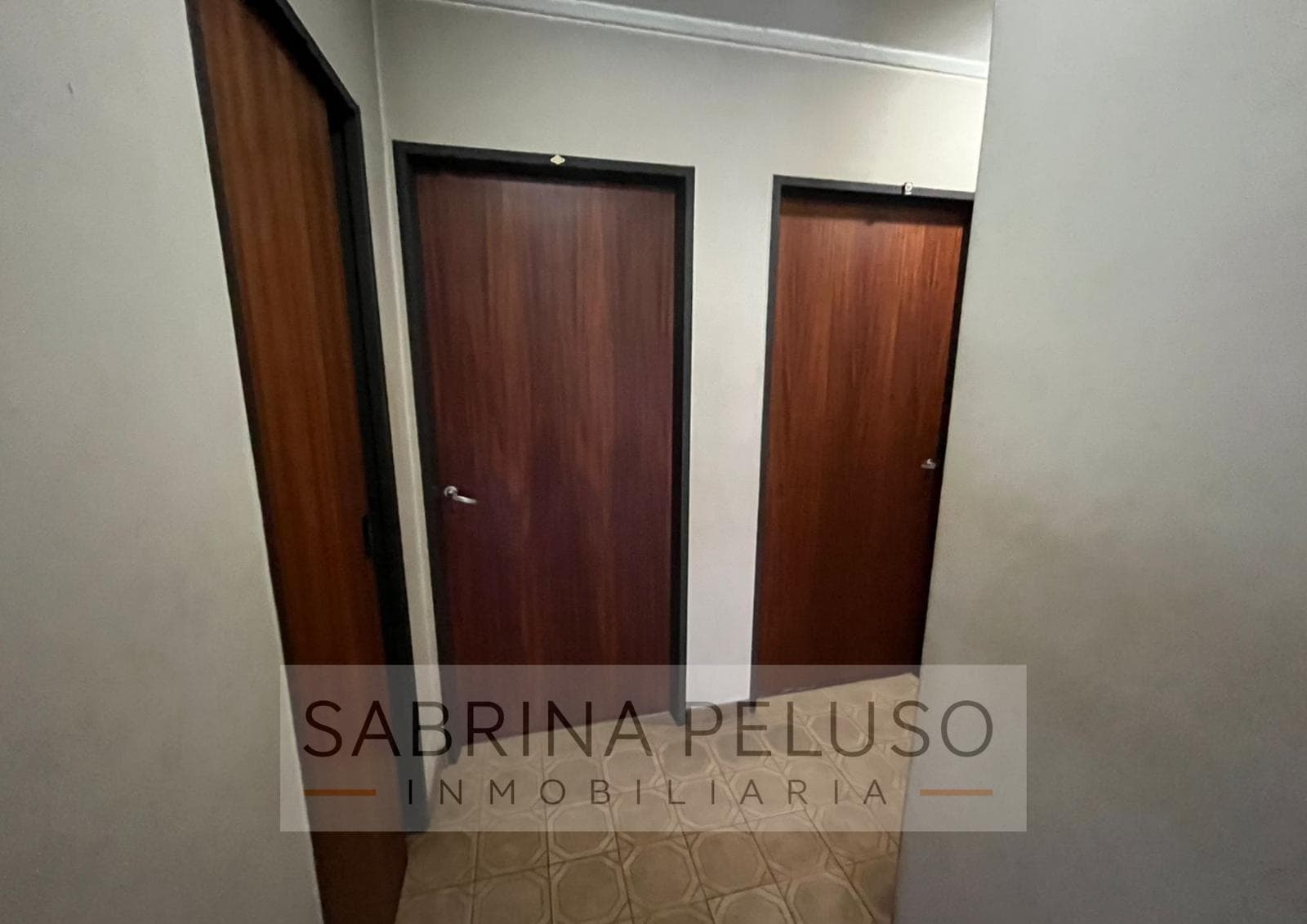 House for Sale: 5 Rooms, Moreno Downtown