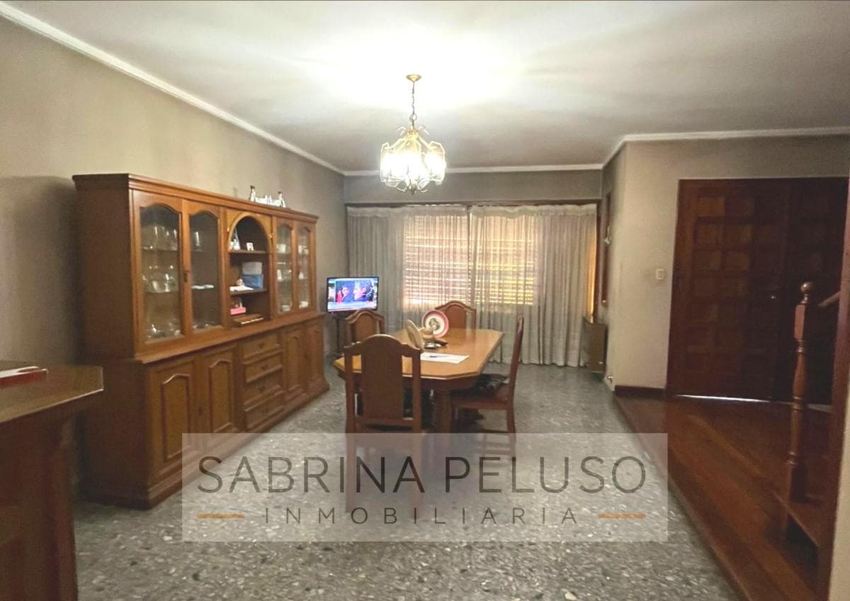 House for Sale: 5 Rooms, Moreno Downtown