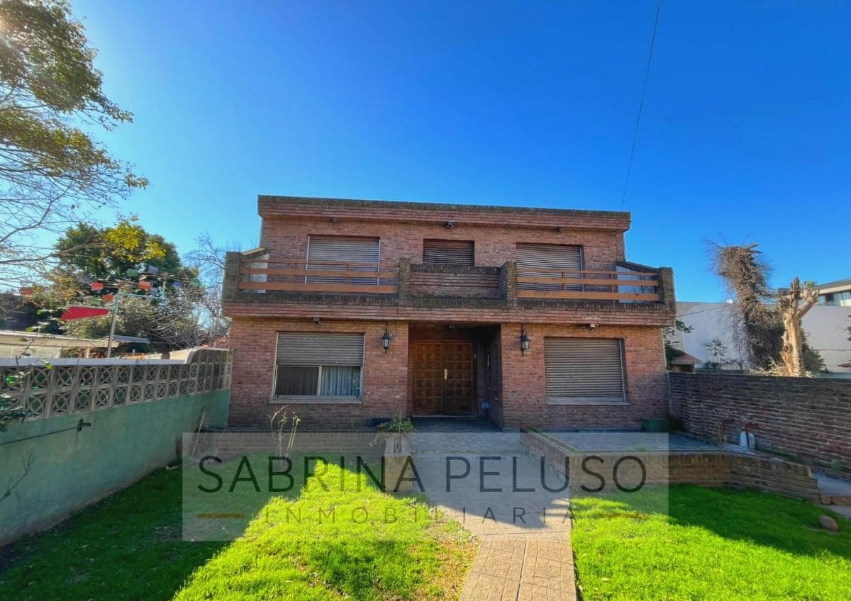 House for Sale: 5 Rooms, Moreno Downtown