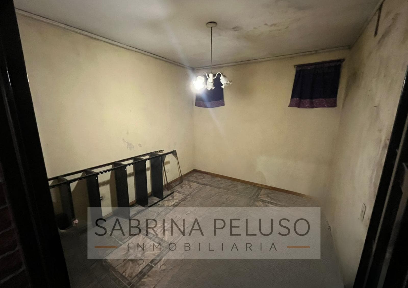 House for Sale: 5 Rooms, Moreno Downtown