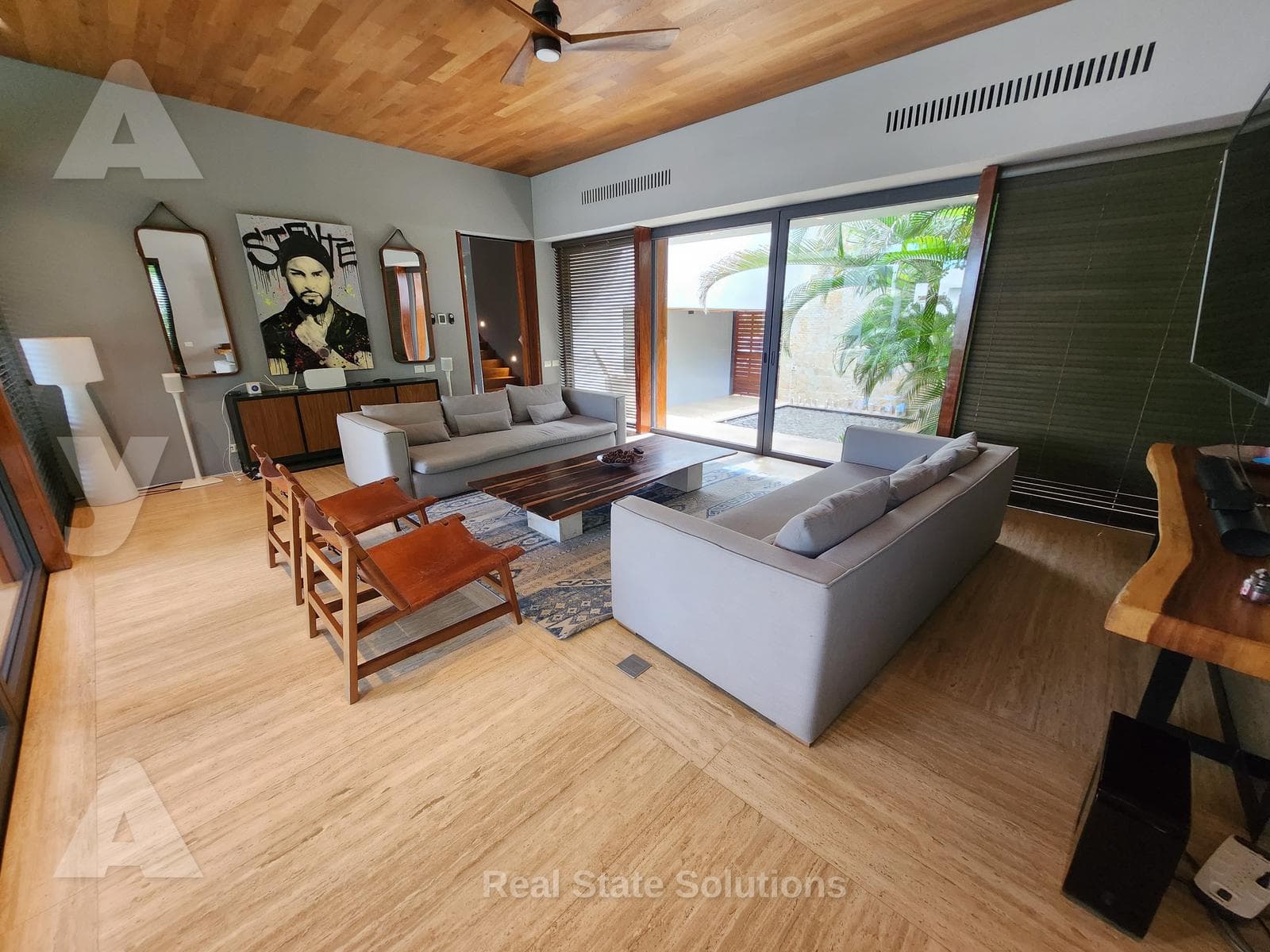 House for Sale, 4 Bedrooms, Dock, TV Room, Canales Puerto Cancún.