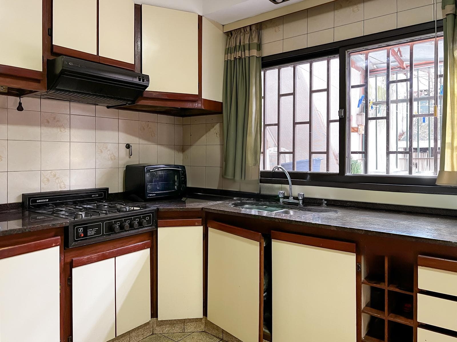 FOR SALE | TRADE - 3-bedroom house with a patio, pool, and terrace - Bella Vista, Rosario. QUALIFIES FOR A LOAN.