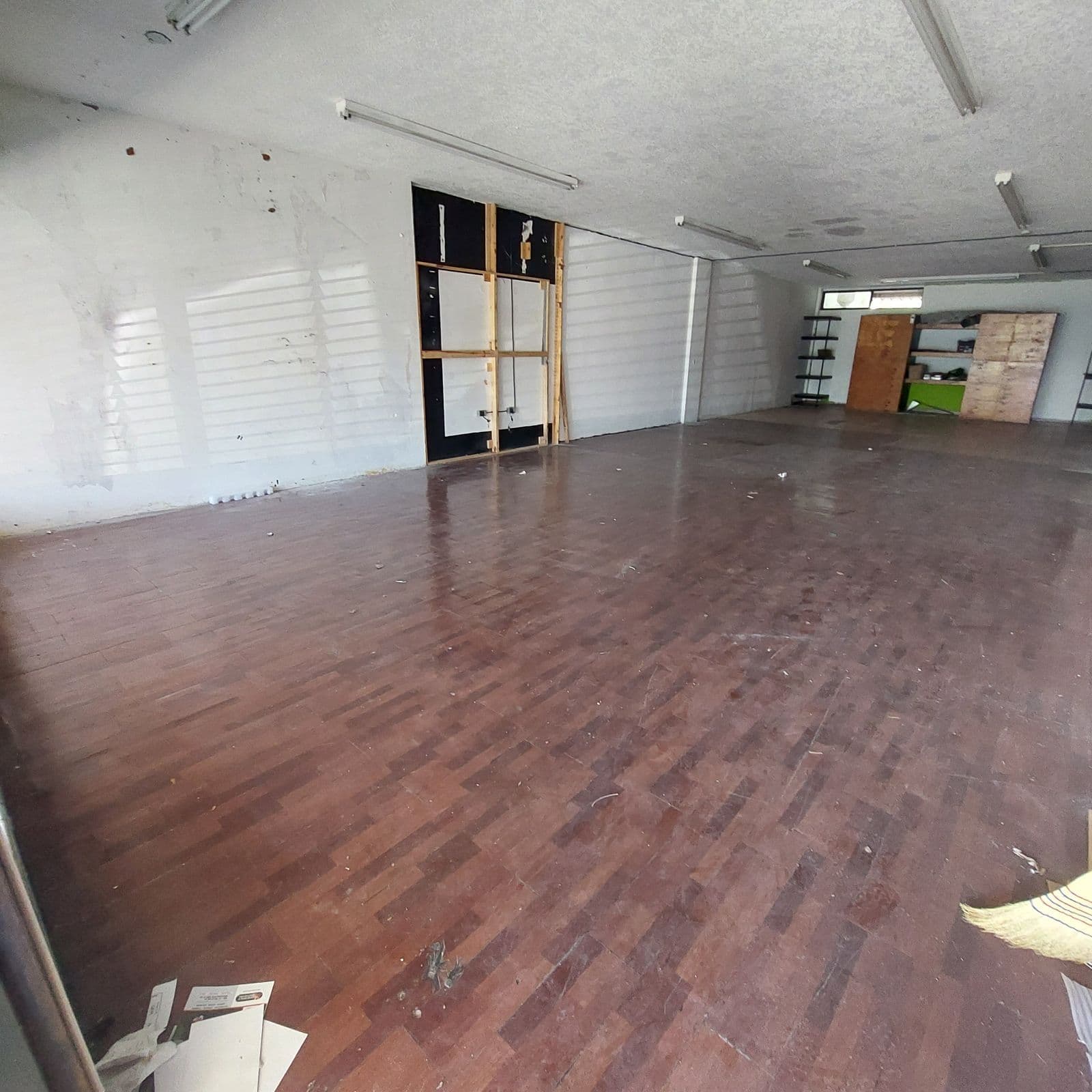 COMMERCIAL PROPERTY FOR RENT IN CUMBRES