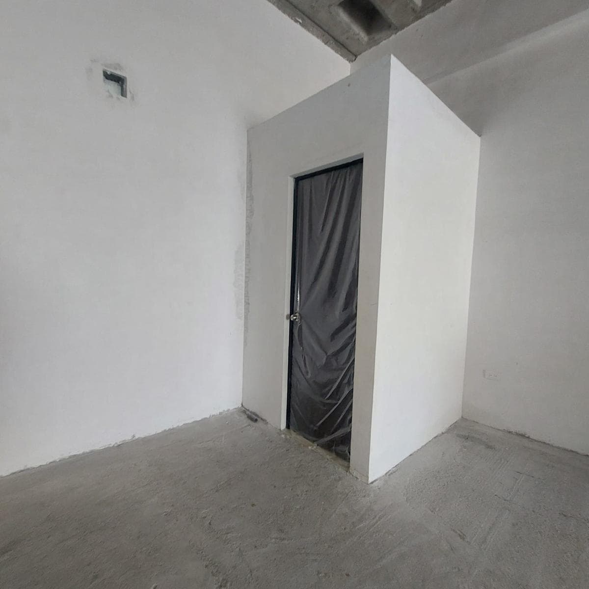 COMMERCIAL SPACE FOR RENT IN CUMBRES
