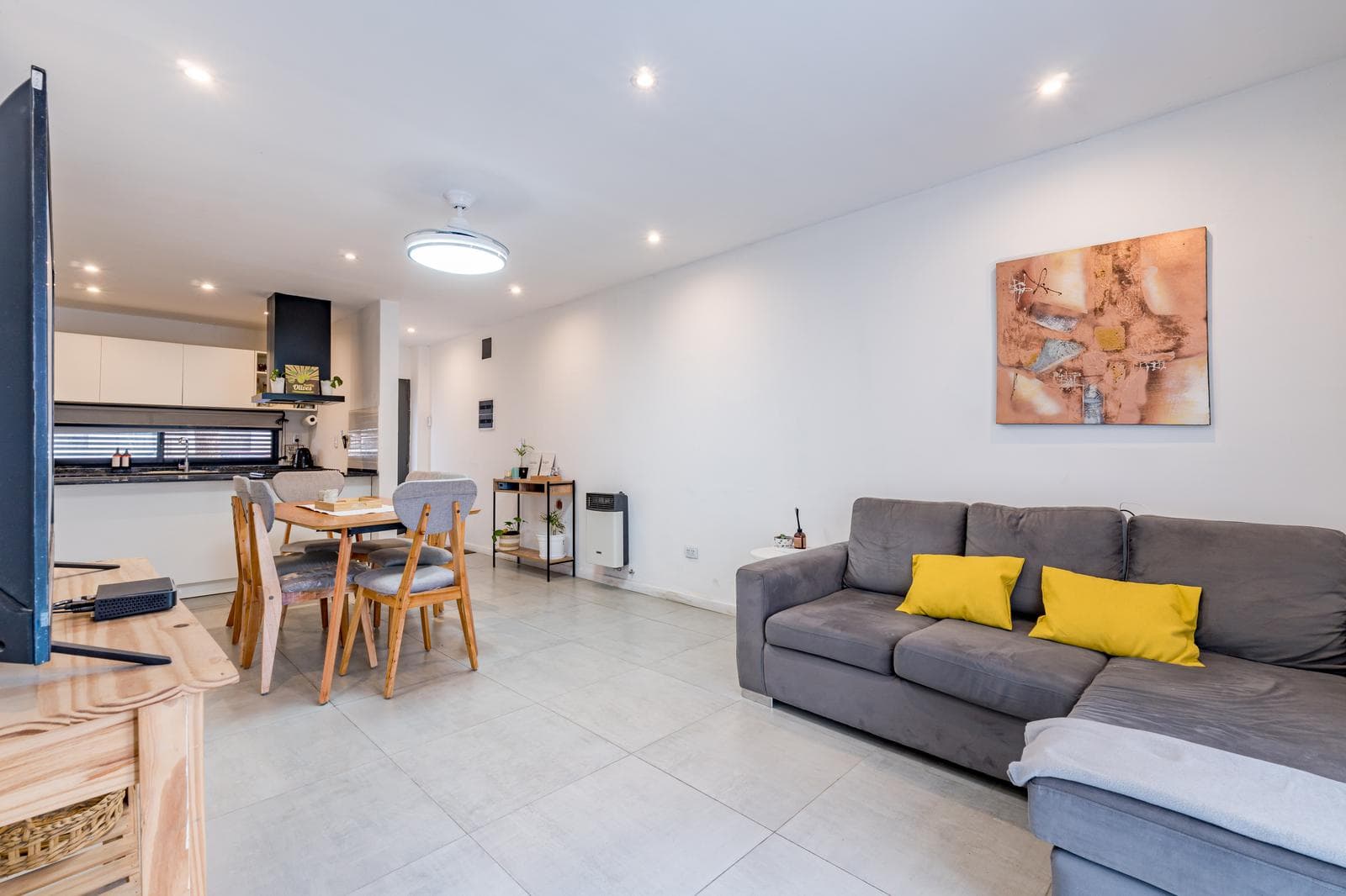 FOR SALE | TRADE - 3-bedroom house with a versatile room, pool, and barbecue area - Echesortu, Rosario.