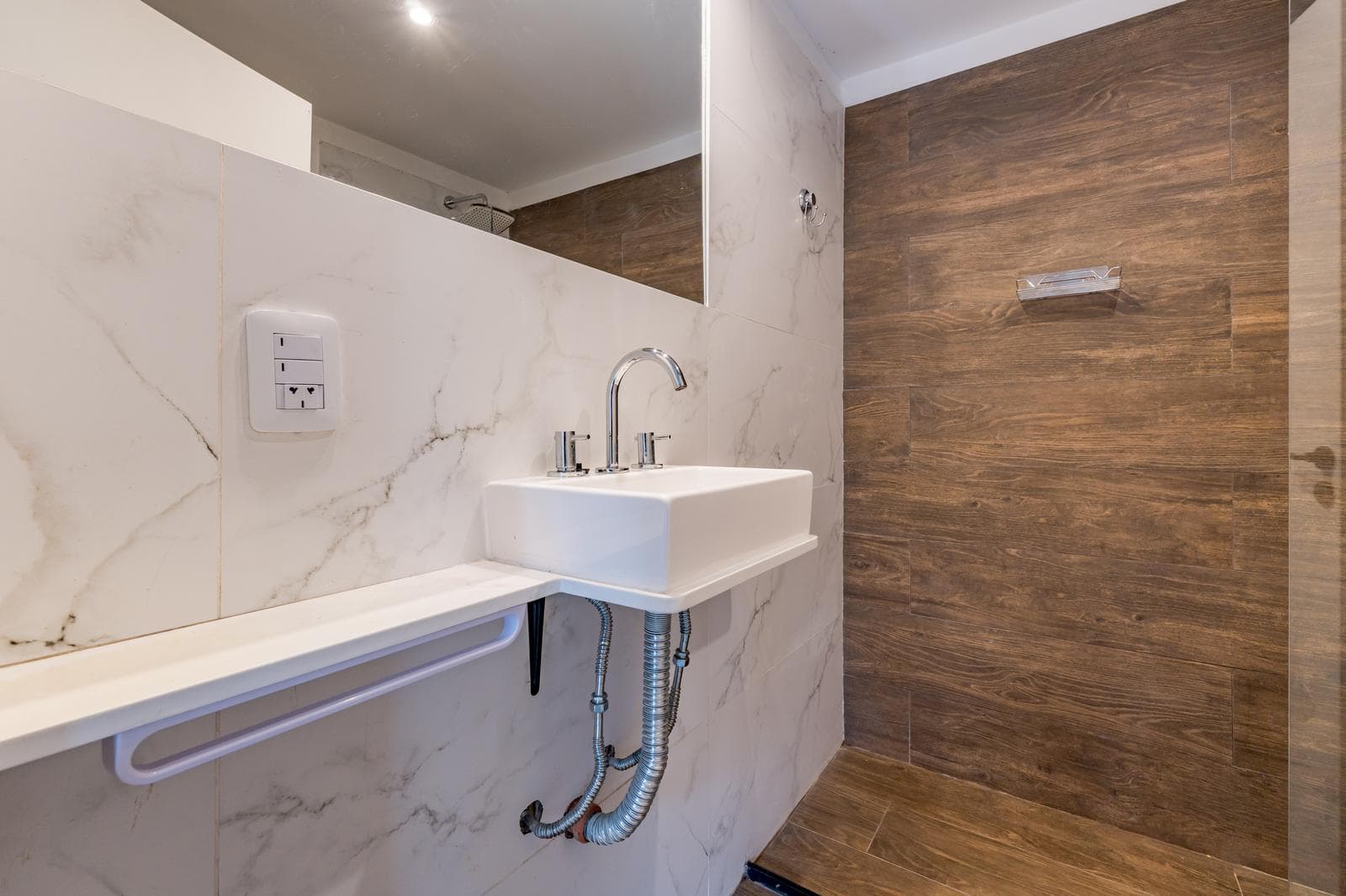 FOR SALE | TRADE - 3-bedroom house with a versatile room, pool, and barbecue area - Echesortu, Rosario.