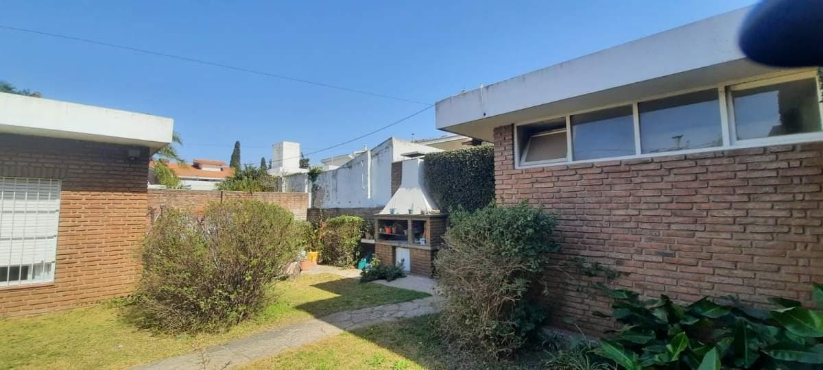 3-BEDROOM HOUSE FOR SALE, PARQUE COREMA.